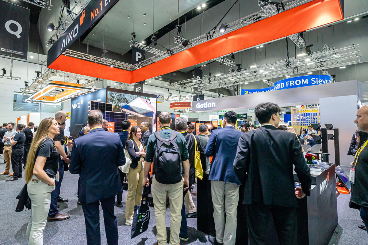 斩获1GW组件订单！全新“满屏”ABC组件亮相2025澳大利亚国际能源展